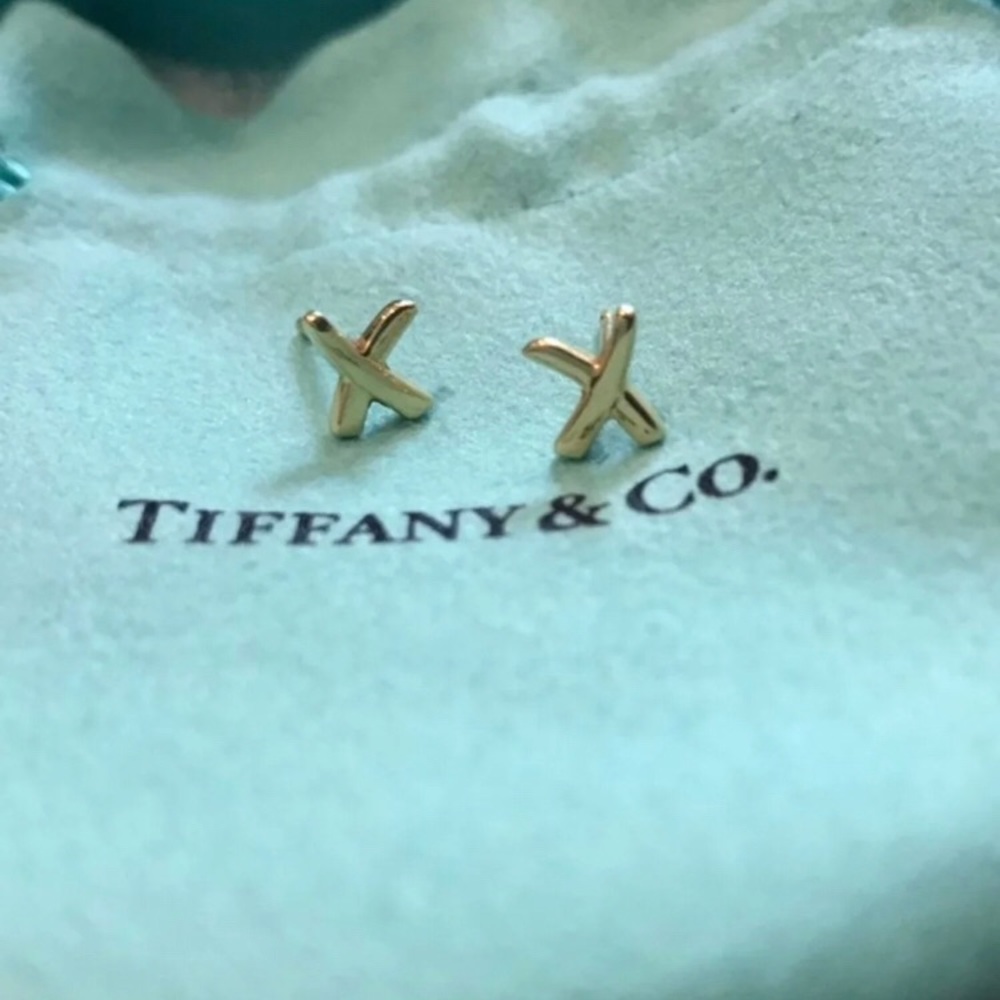 🎖HOST PICK Tiffany & Co. 18K Stud Earrings - Picture 2 of 14